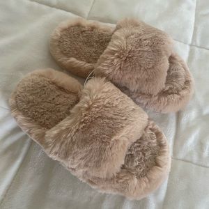 LOFT tan fuzzy slippers, NWT, size M (7-8)